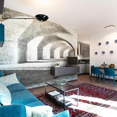 Santa Chiara Apartment *