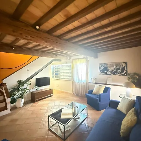 Santa Chiara Apartment