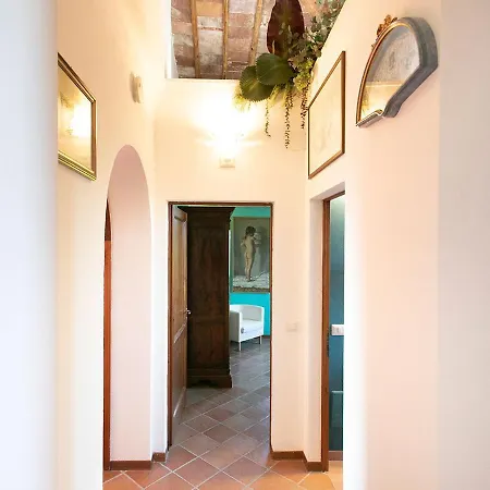 Santa Chiara Lejlighed